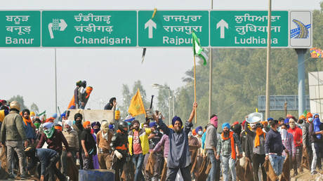 Farmers march towards New Delhi during a protest demanding minimum crop prices, at the Haryana-Punjab state border in Shambhu near Ambala about 200 kilometres (125 miles) north of the capital on February 14, 2024.