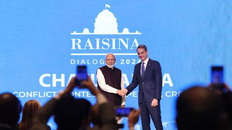 Indian Prime Minister Narendra Modi and Greek PM Kyriakos Mitsotakis at the 9th edition of the Raisina Dialogue, February 21, 2024.