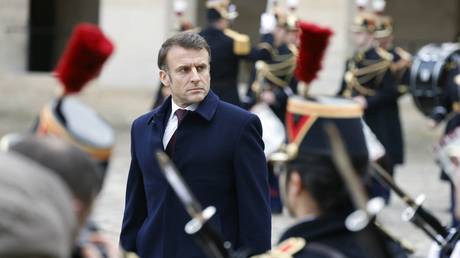 NATO in no rush to fight for Ukraine, Macron takes flak for escalatory idea — RT World News