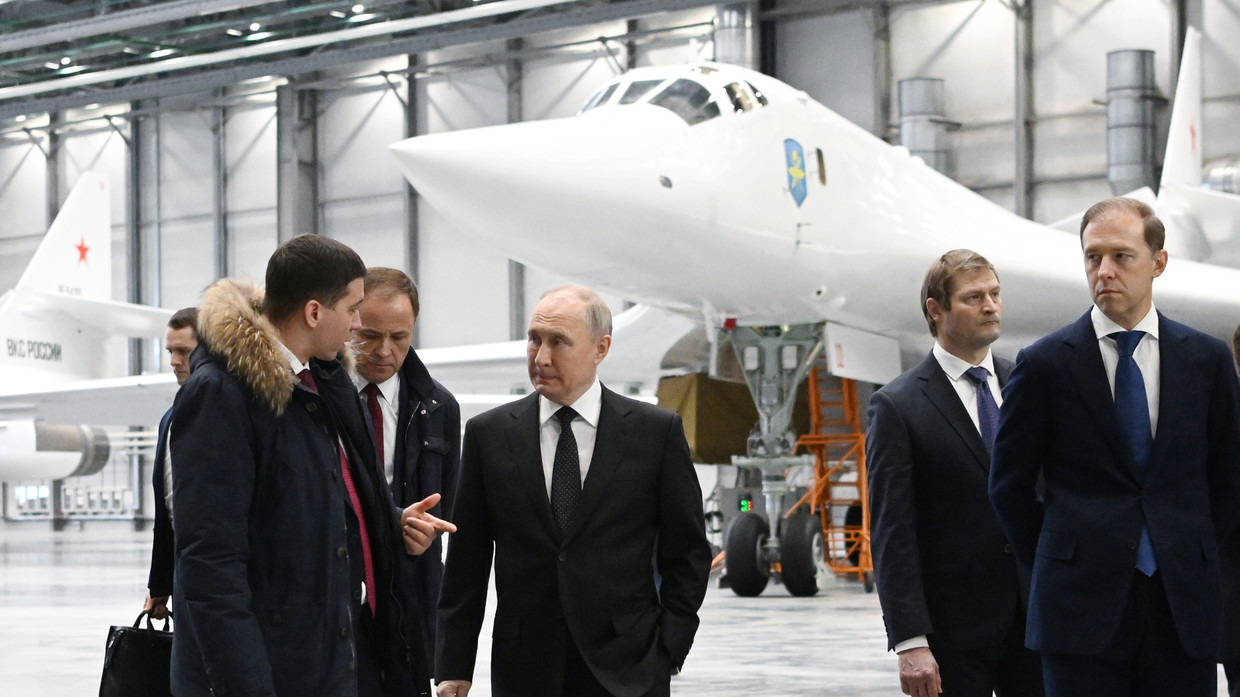 Russia Begins Trials of Modernized Tu-160M Supersonic Military Aircraft