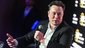 Musk responds to calls for Tucker Carlson’s arrest