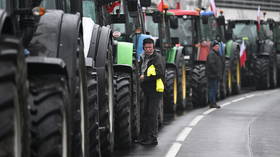 Boeren brengen Polen tot stilstand