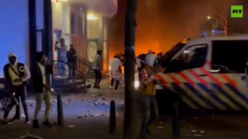 Migrants clash with cops in the Hague (VIDEOS)