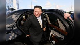 Putin gives Kim Jong Un luxury automobile
