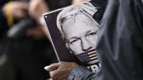 Existem paralelos assustadores entre o sofrimento de Julian Assange e dos civis de Gaza