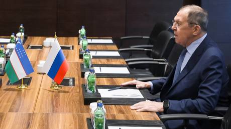 Moskau hat keine „ernsthaften“ Vorschläge für Gespräche mit Kiew, Lawrow, RT Russland und der ehemaligen Sowjetunion erhalten