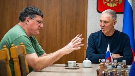 Scott Ritter with Kherson region governor Vladimir Saldo
