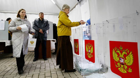 FILE PHOTO: People vote during the 2024 Russian presidential election.