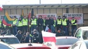 Polish farmers begin protest at border with Lithuania