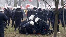 Agricultores entram em confronto com a polícia em Varsóvia (FOTOS, VÍDEOS)