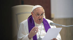 Pope urges Ukraine to negotiate