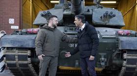 UK-made tank mired during Ukrainian demo for media (IMAGES)