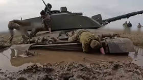 UK-made tank gets stuck in Ukrainian mud (VIDEO)