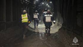 13 people trapped in Russian gold mine