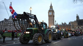 UK farmers plow into central London (VIDEO)