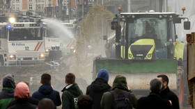 WATCH: Tractor spray manure at police in Brussels