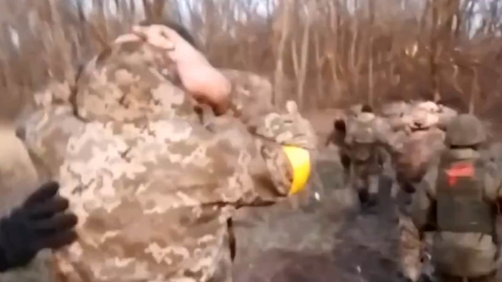WATCH Ukrainian soldiers surrender in Donbass