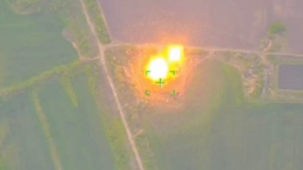 REGARDER Des missiles russes frappent une base aérienne ukrainienne