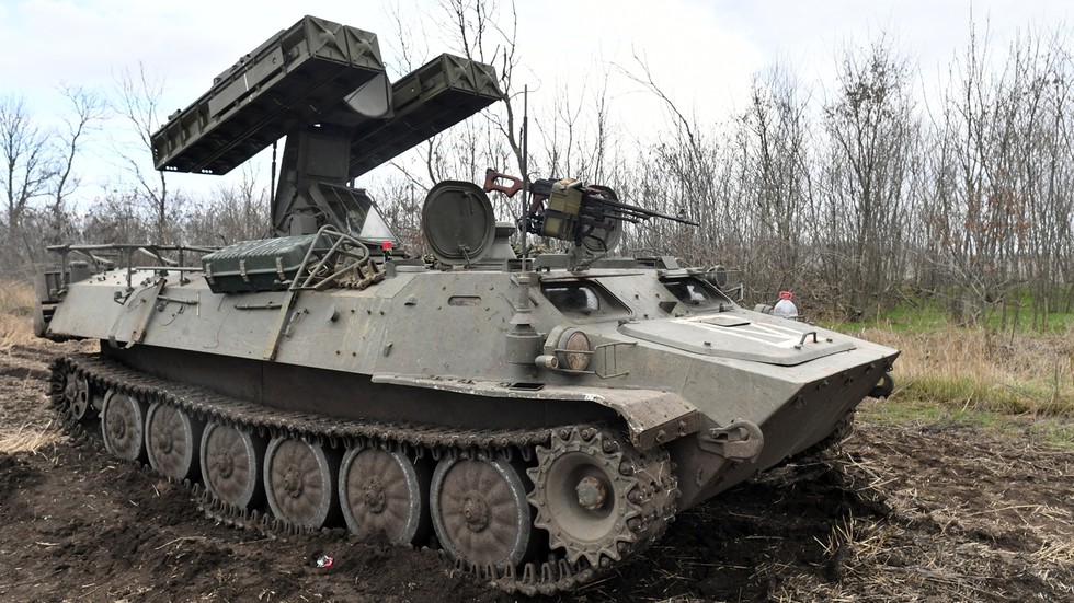 СМОТРЕТЬ Российская ПВО блокирует атаку Украины