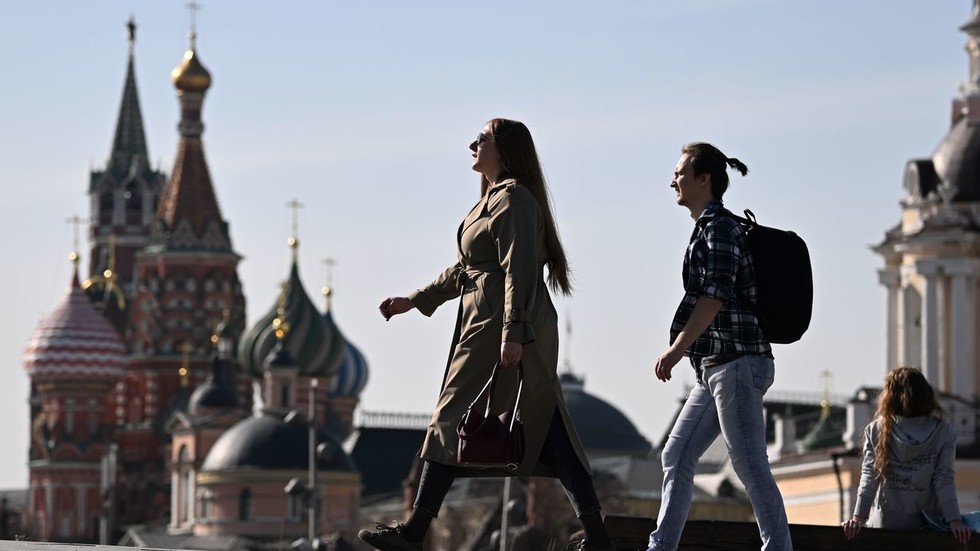 Abwanderung von Migranten löst Gehaltsboom für Russen aus – Experten
