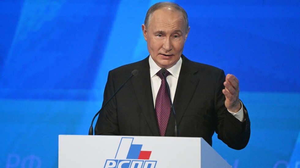 ‘We’re making it!’: Putin addresses business leaders on Russian economic strength, strategic tasks