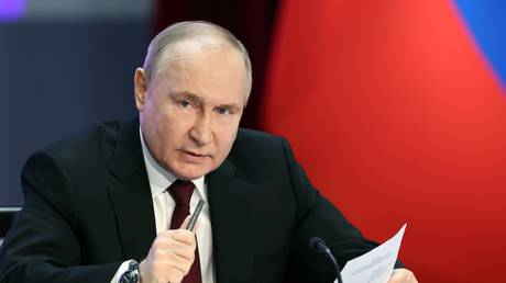 Putin tells officials to crack down on illegal immigration