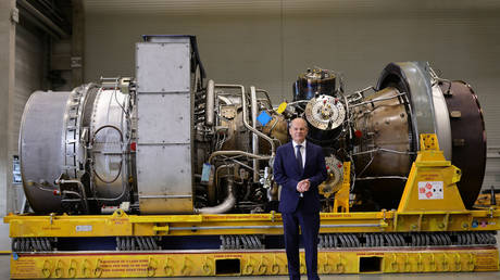 FILE PHOTO: German Chancellor Olaf Scholz poses in front of the Siemens gas turbine intended for the Nord Stream 1 gas pipeline, August 3, 2022