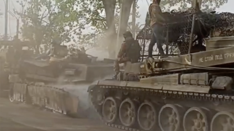 Russland bringt zerstörten Abrams-Panzer zur Trophäenschau (VIDEOS) – RT Russland und die ehemalige Sowjetunion