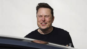 Musk enfrenta Austrália por causa de vídeo de esfaqueamento
