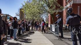Policiais de Boston encerram protesto universitário pró-Palestina (VÍDEOS)