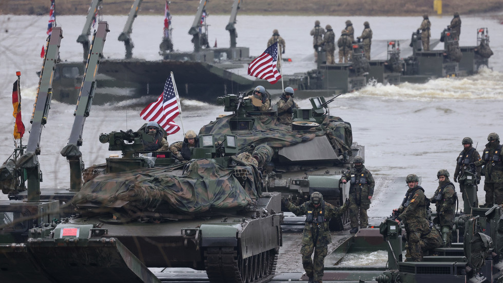 НАТО использует военные игры для «подготовки к конфликту» – Москва