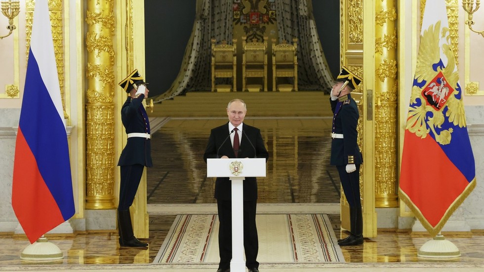 Путин принимает присягу президента России: прямые трансляции