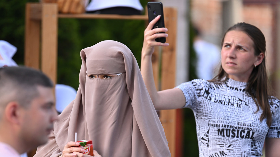 El gobierno ruso rechaza la prohibición del niqab