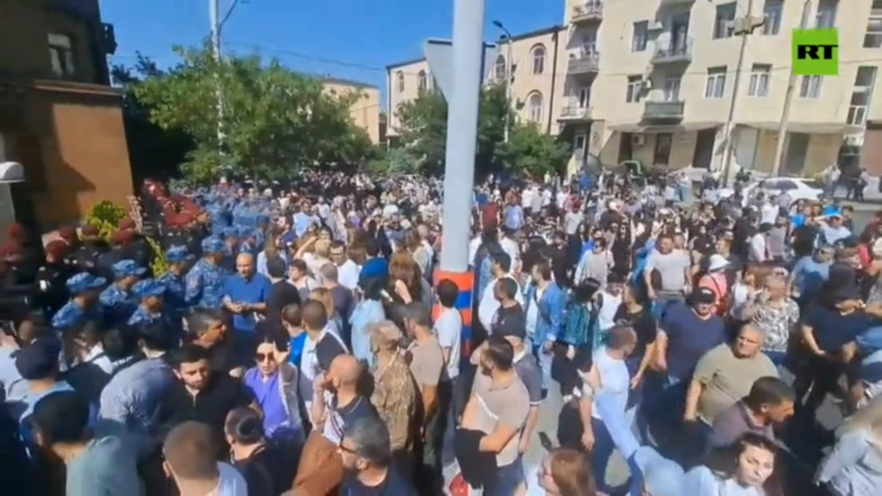 ASSISTA à nova onda de protestos que varre a capital da ex-república soviética