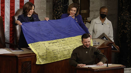 FILE PHOTO: US House Speaker Nancy Pelosi and VP Kamala Harris hold a Ukrainian flag given to them by Vladimir Zelensky.