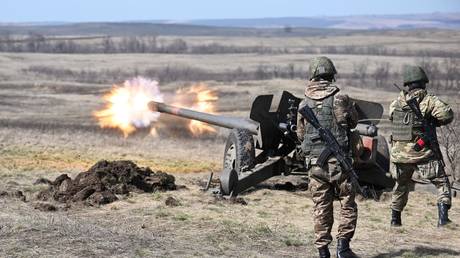 FILE PHOTO: Russian servicemen fire an artillery gun in the special operation zone amid Russia's military operation in Ukraine.