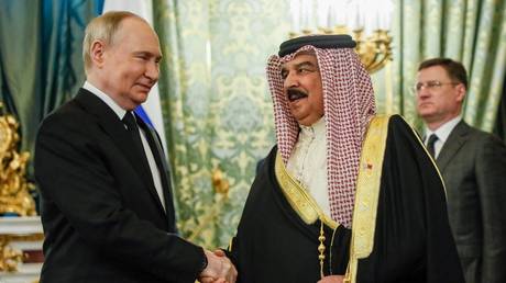 Putin and Bahraini monarch agree to increase cooperation