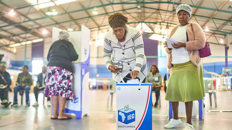 A voter cast her ballot at a polling station in Umlazi on May 29, 2024 during South Africa’s general election.