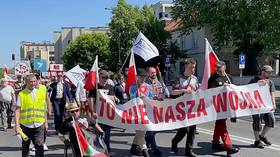 'Não é a nossa guerra': Polacos marcham contra a ajuda à Ucrânia (VÍDEO)