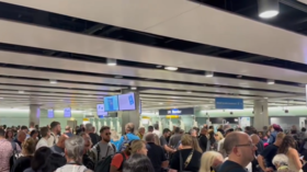 UK airports paralyzed by nationwide system outage (VIDEOS)