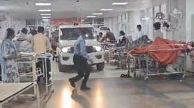 Indian police roll SUV into hospital in Bollywood-style arrest (VIDEO) 