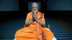 India’s Modi meditates before final polls (VIDEO)