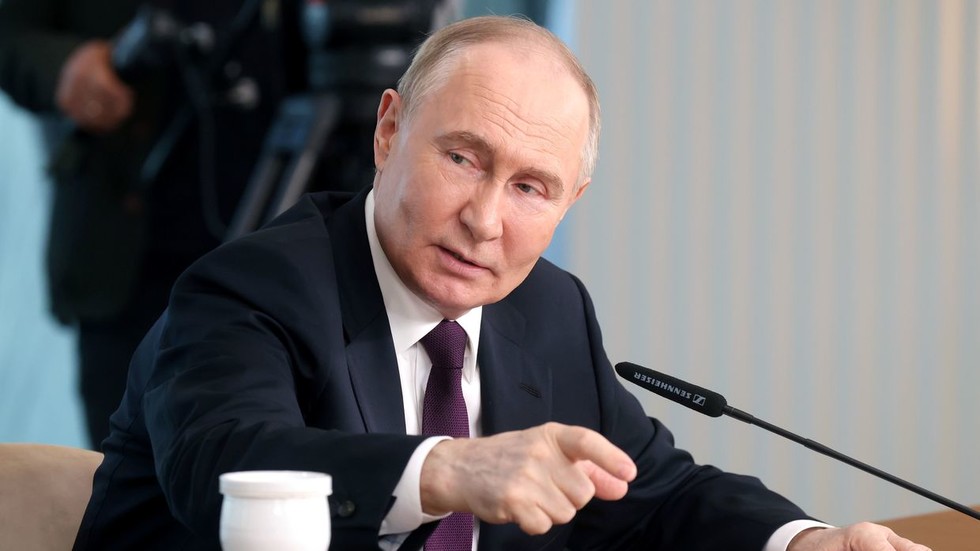 Putin addresses SPIEF at plenary session: Live updates