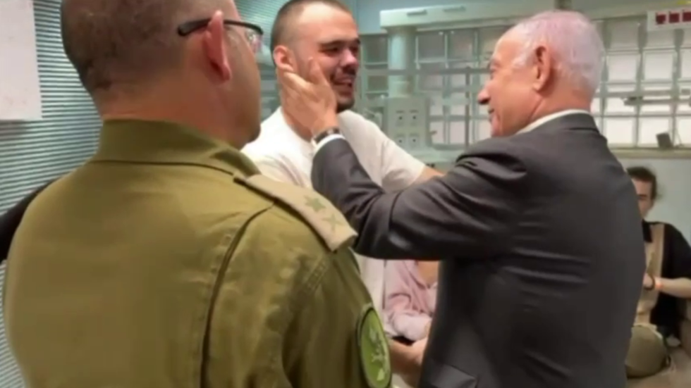 Rescued Russian hostage hugs Israel’s Netanyahu (VIDEO)