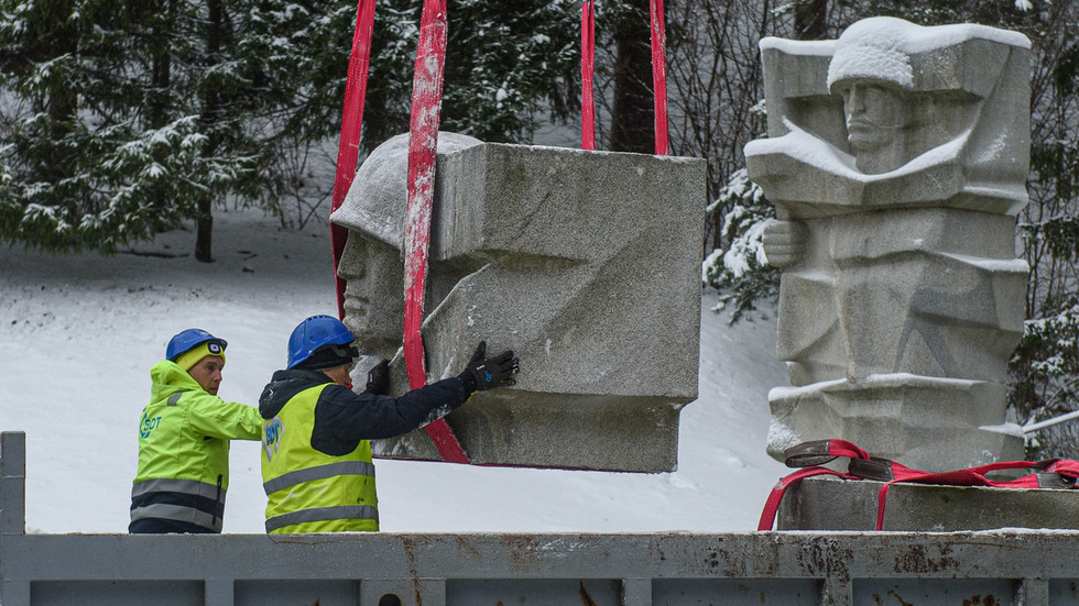 EU state to relocate Soviet soldiers’ grave sites