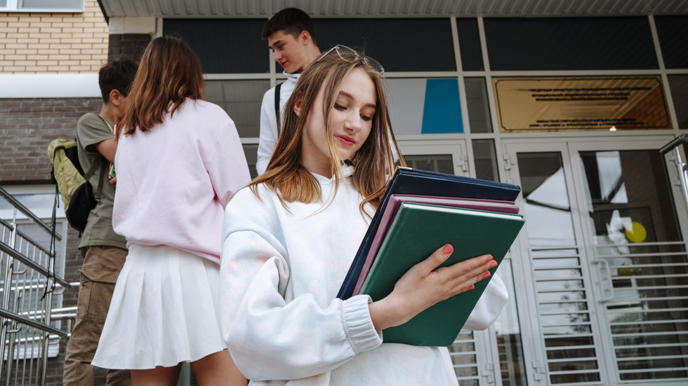 Schoolkids to study housekeeping in Russia — RT Russia & Former Soviet Union