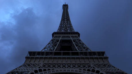 Coffins of ‘French soldiers in Ukraine’ left by Eiffel Tower (PHOTO)