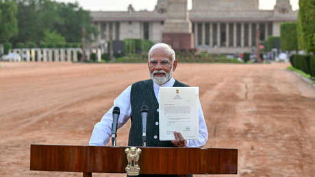 Narendra Modi shows a letter by President Droupadi Murmu requesting him to form the country's new government  at the presidential palace Rashtrapati Bhavan in New Delhi on June 7, 2024