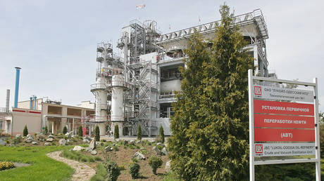 FILE PHOTO: The Odessa oil refinery in 2008.