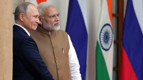 Russian President Vladimir Putin (L) and Indian Prime Minister Narendra Modi pose for photographers ahead of their meeting at Hyderabad House in New Delhi on October 5, 2018.